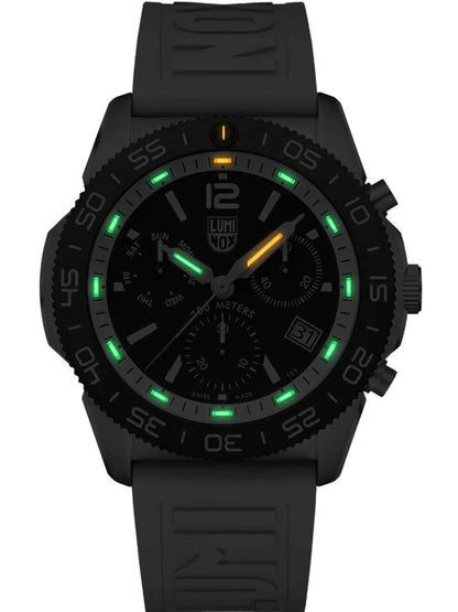 Luminox Taucherchronograph mit schwarzem Zifferblatt, schwarzem Gummiarmband und grüner Leuchtanzeige