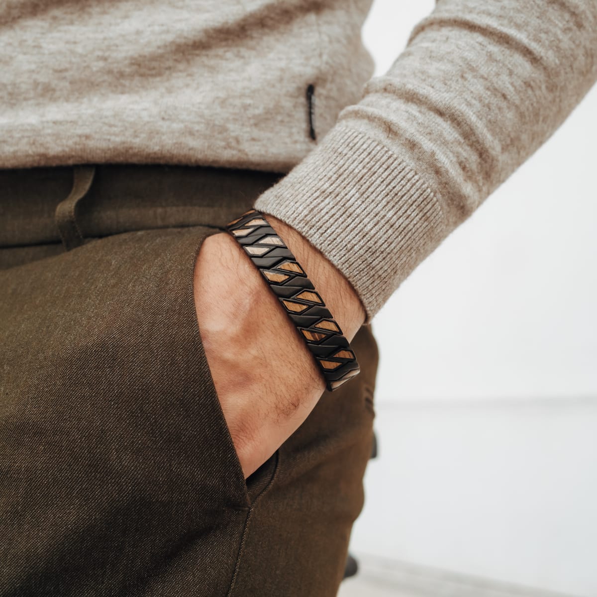 Holzkern Askja Herren Armbanduhr • Echtes Blatt Zifferblatt • Zebranoholz & Edelstahl, Bild 9