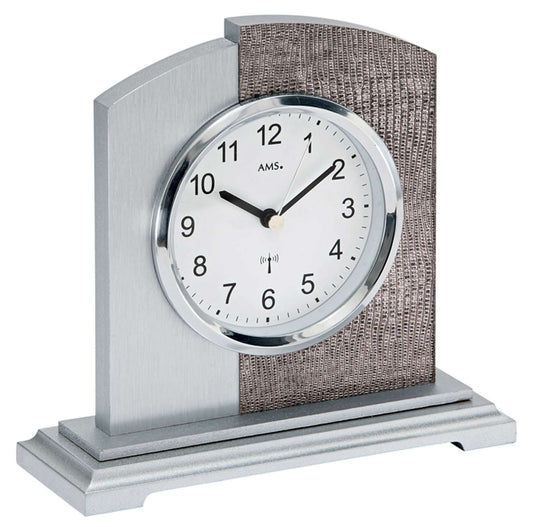 Horloge de table AMS 16x17x6 cm bois • Design noble • Mouvement radio-piloté précis