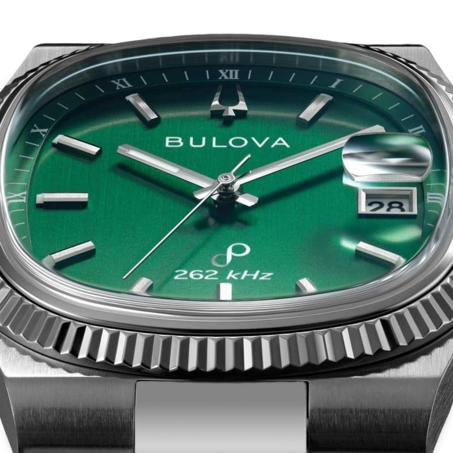 Bulova Uhr in Nahansicht: grünes Zifferblatt, Edelstahlgehäuse und Datumsfenster