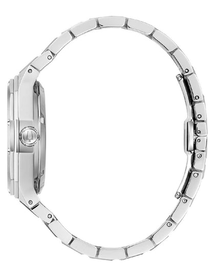 Bulova Herrenuhr mit Edelstahlarmband und runder Gehäuseansicht von der Seite