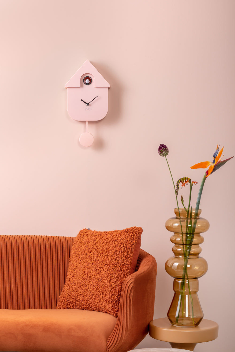Horloge murale rose en forme de maison avec pendule