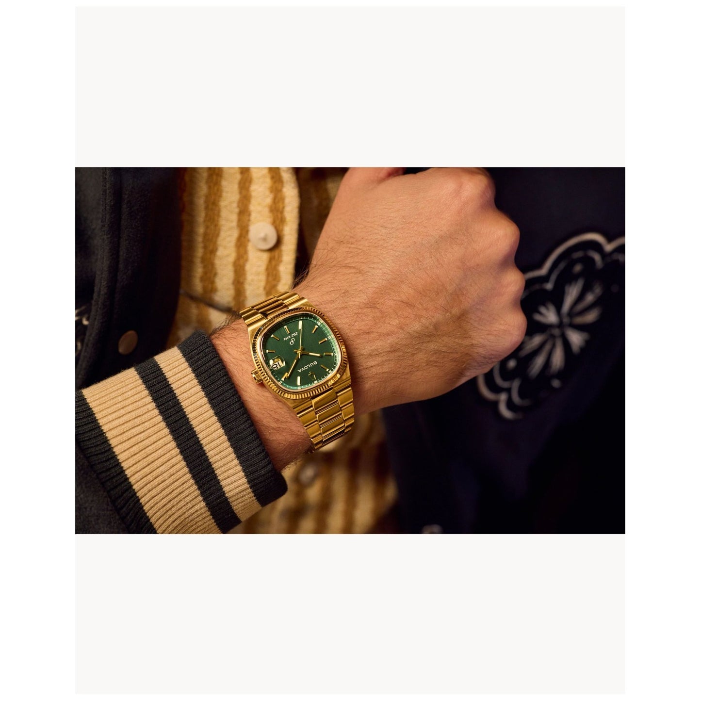 Bulova Herrenarmbanduhr am Handgelenk mit grünem Zifferblatt und goldfarbenem Metallband