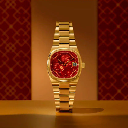 Goldfarbene Herrenarmbanduhr Bulova mit rotem Zifferblatt und Edelstahlband