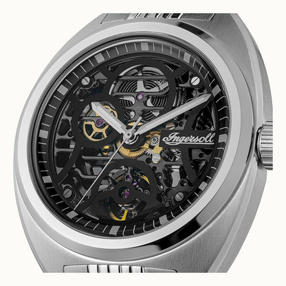 Ingersoll Automatik Herrenuhr: schwarzes Skelett-Zifferblatt mit Mechanik im Detail