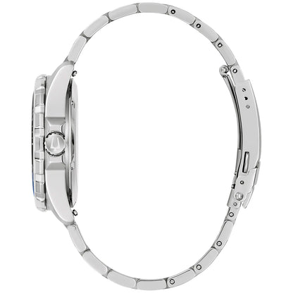 Herrenarmbanduhr, seitliche Ansicht mit Edelstahlgehäuse und -armband