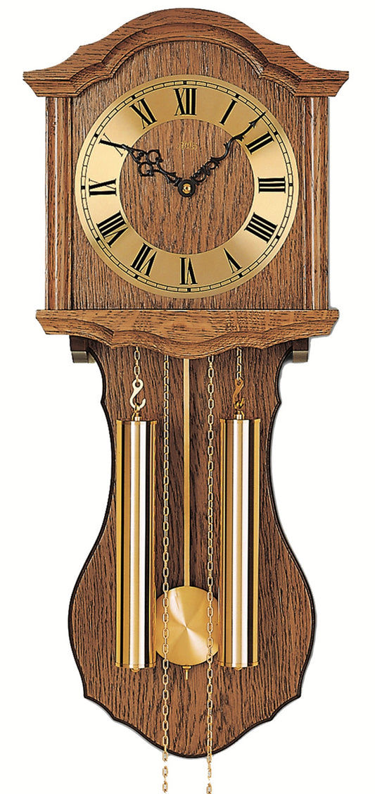 Horloge murale marron en bois avec cadran romain, balancier et entraînement par chaîne