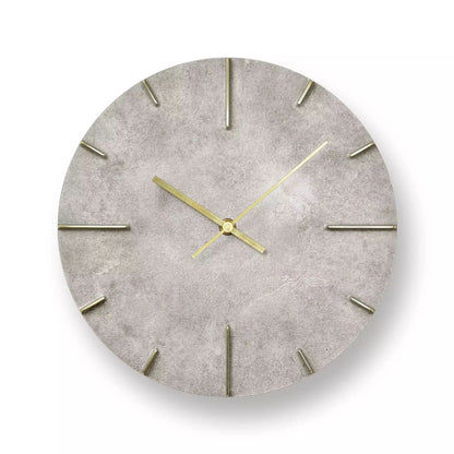 Horloge murale ronde avec cadran gris et aiguilles dorées