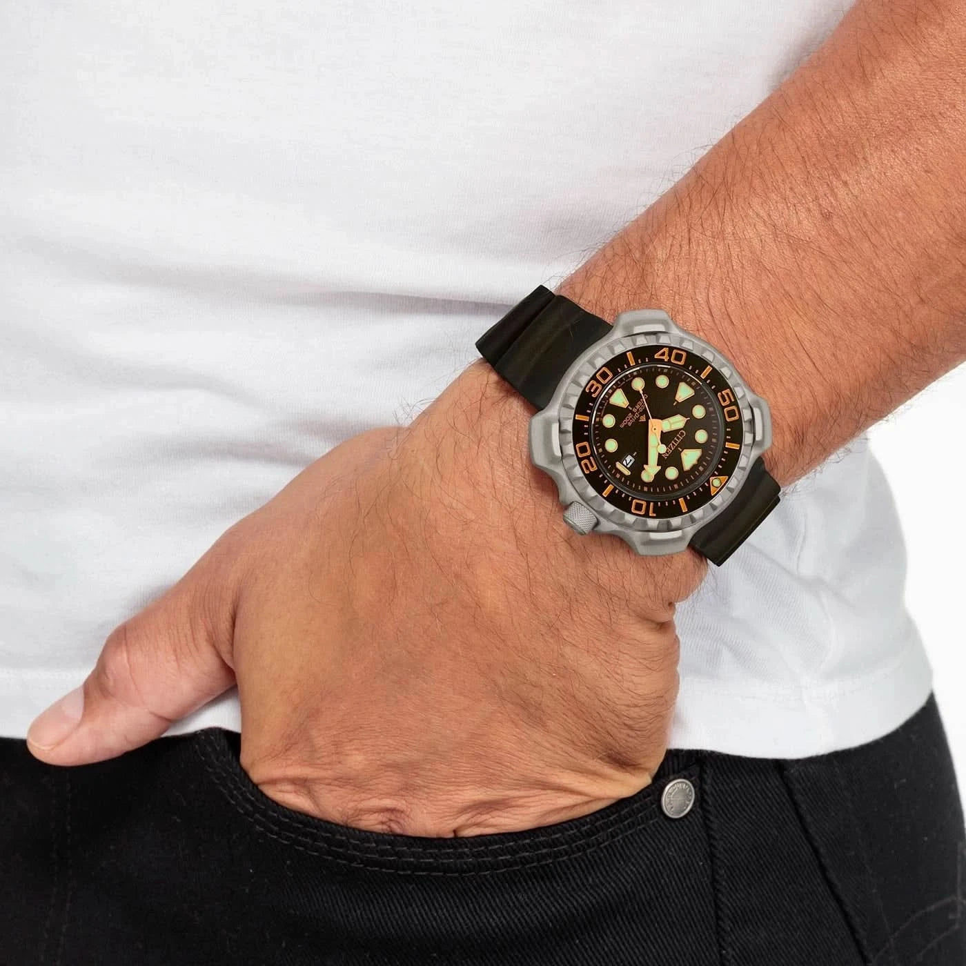 Montre Citizen Promaster BN0220-16E pour homme • Mouvement Eco-Drive • Super Titanium