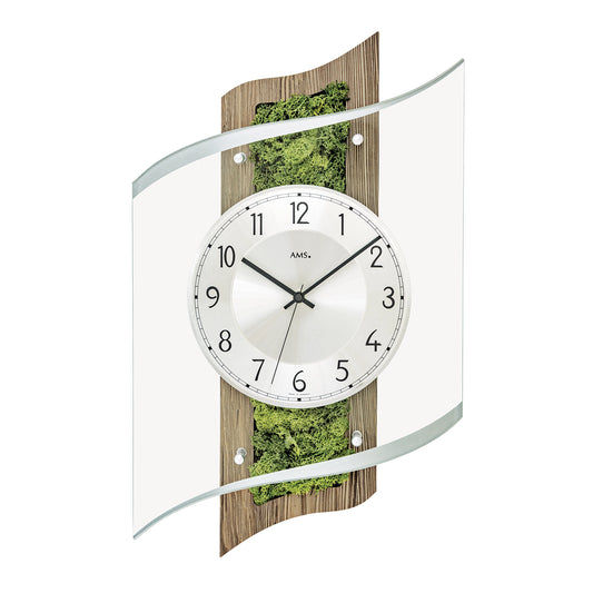 Horloge murale avec cadran rond, cadre en bois et motif de mousse verte sous verre minéral
