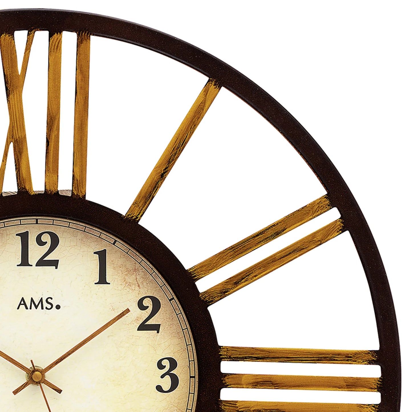 Extrait d'une horloge murale avec chiffres romains 12 et 1 sur un cadran beige