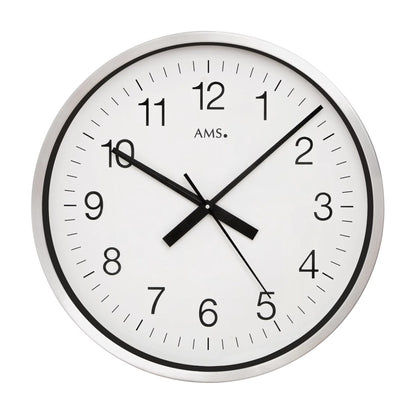Horloge murale ronde avec cadre argenté, cadran blanc, aiguilles noires