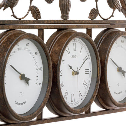 Vue détaillée : Horloge murale ancienne avec cadran thermomètre et deux autres horloges rondes
