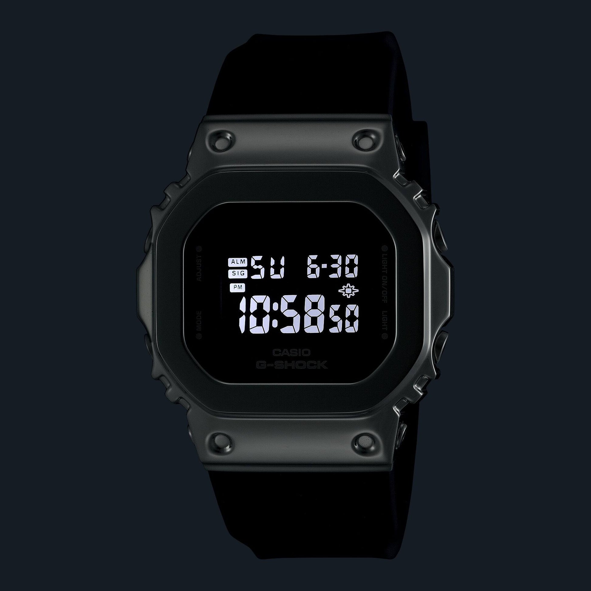 Damen Casio G-Shock Uhr mit schwarzer Lünette, schwarzem Armband und digitalem Display