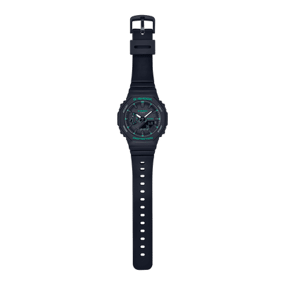 Casio G-Shock Armbanduhr in Seitenansicht: rundes schwarzes Gehäuse, schwarzes Kautschukarmband.