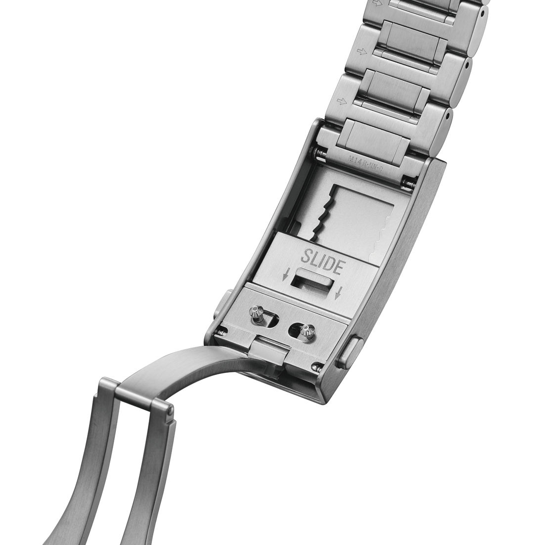 Uhrenschließe und Armband von oben: silbernes Edelstahlband mit Aufdruck „SLIDE“.