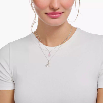 Collier en argent avec pendentif croix rose, chaîne à maillons fins.