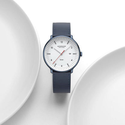 Mondaine Doppio Solar Herrenuhr mit blauem Zifferblatt und Lederarmband