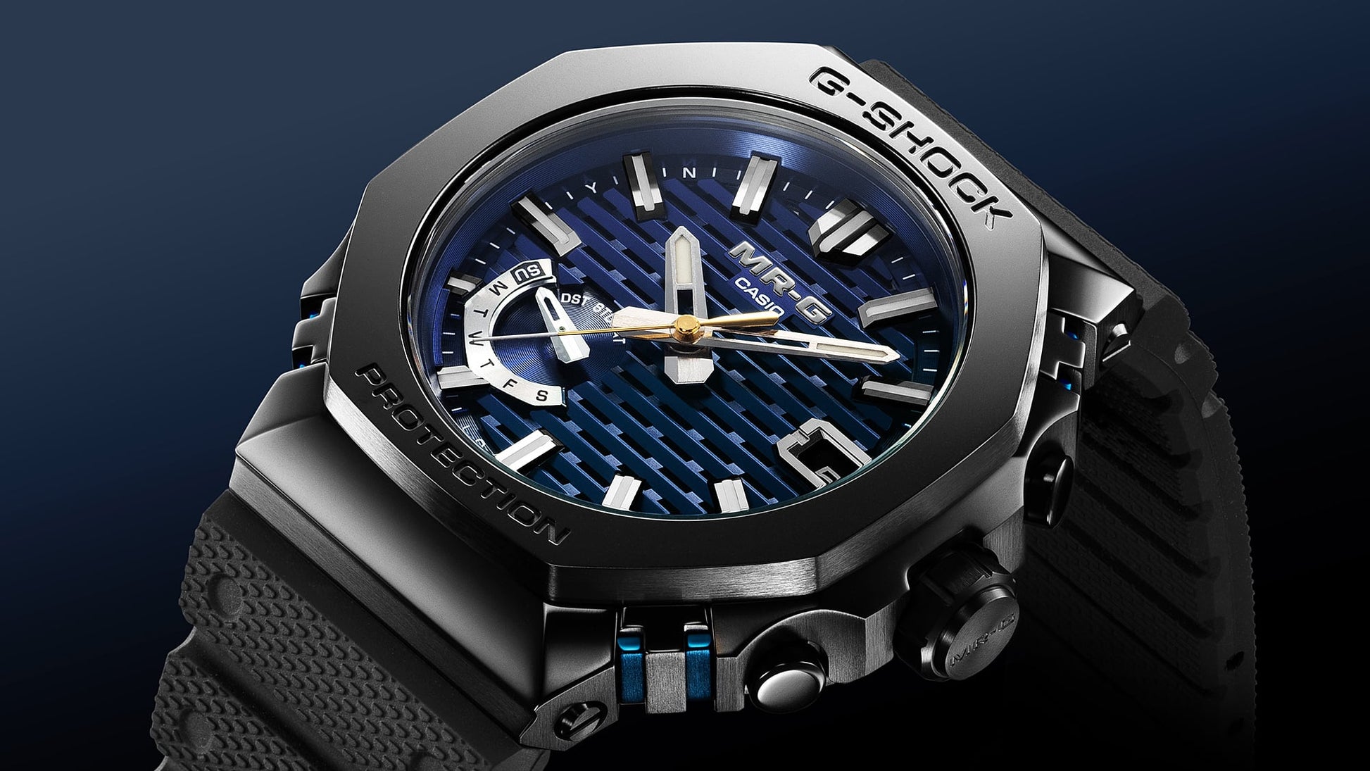Casio MR-G Herrenuhr im Detail: blaues Zifferblatt, schwarze Krone/Drücker, Kautschukband.