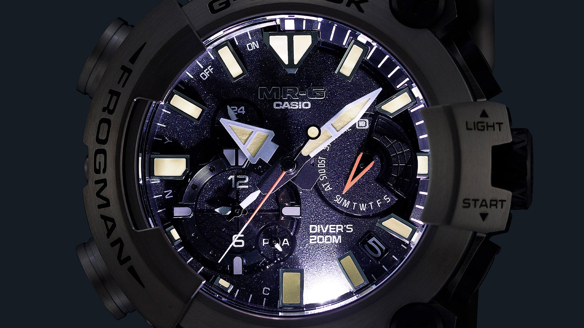 Casio MR-G Taucheruhr mit dunkelblauem Zifferblatt und schwarzem Gehäuse