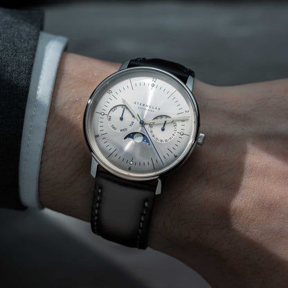 Bracelet de montre pour homme avec cadran blanc, aiguilles bleues et bracelet en cuir noir
