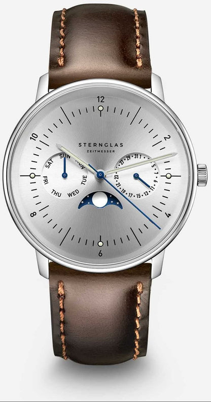 Montre Sternglas pour homme avec bracelet en cuir marron et cadran argenté.