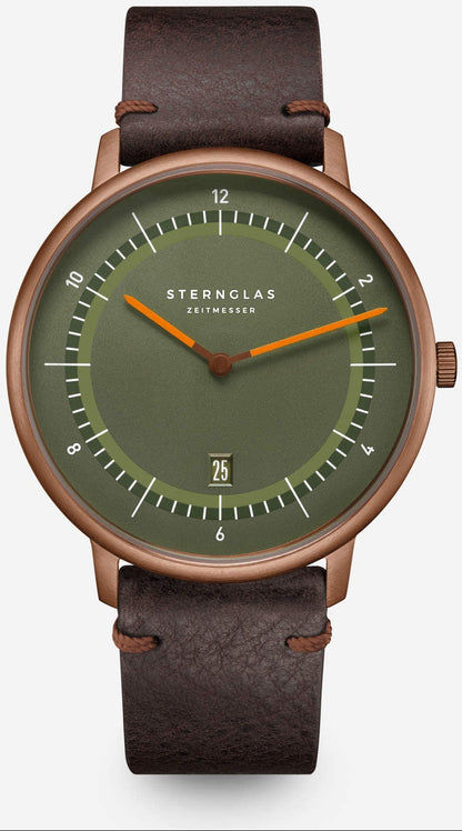 Montre homme avec cadran vert, aiguilles orange et bracelet en cuir marron