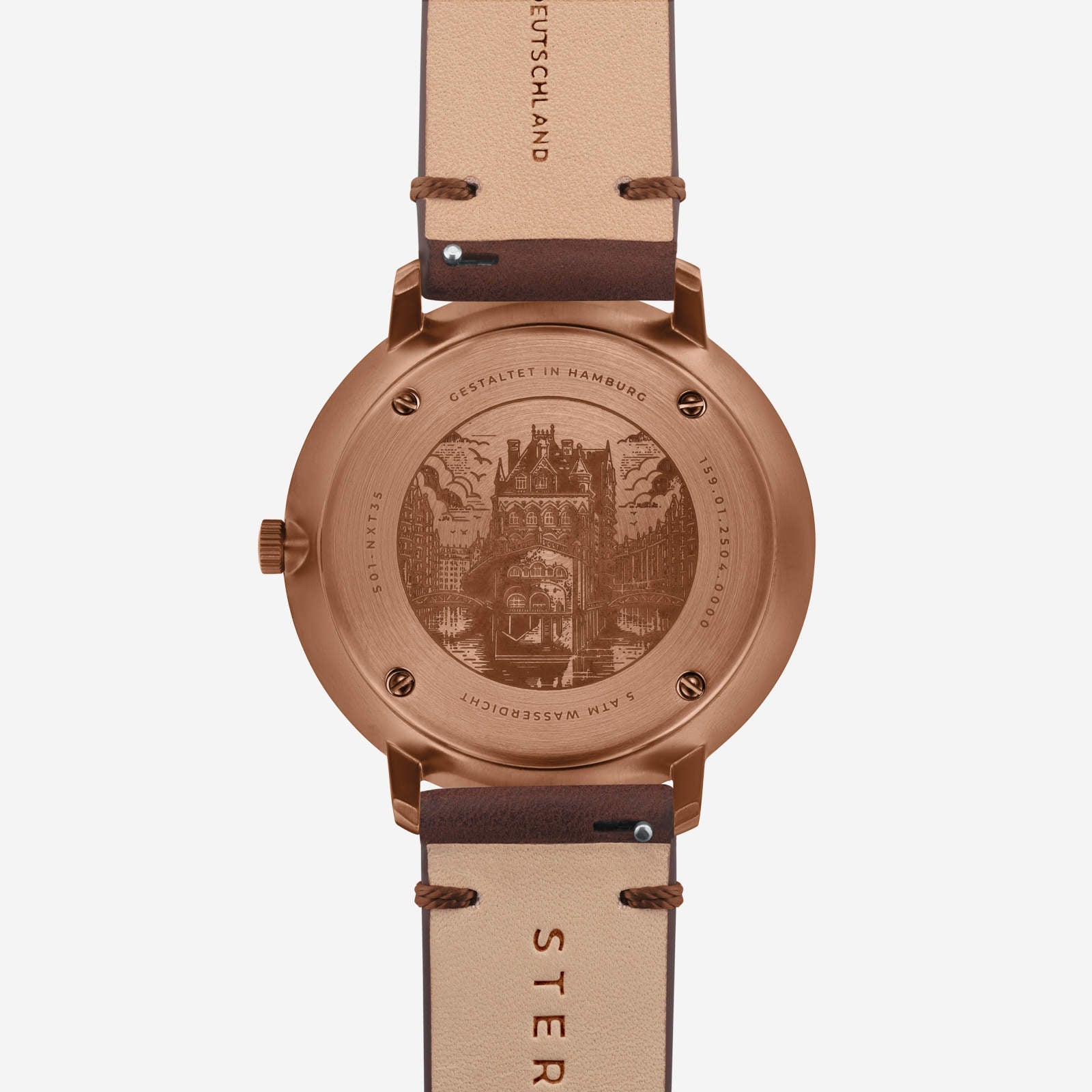 Vue arrière d'une montre pour homme : gravure et bracelet en cuir marron avec boucle