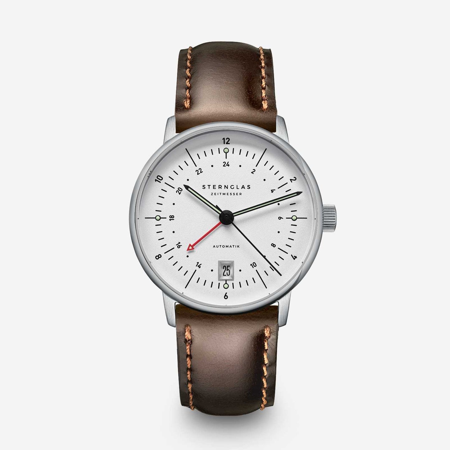 Herrenarmbanduhr mit braunem Lederband, weißem Zifferblatt, Datumsfenster und Zeigern.