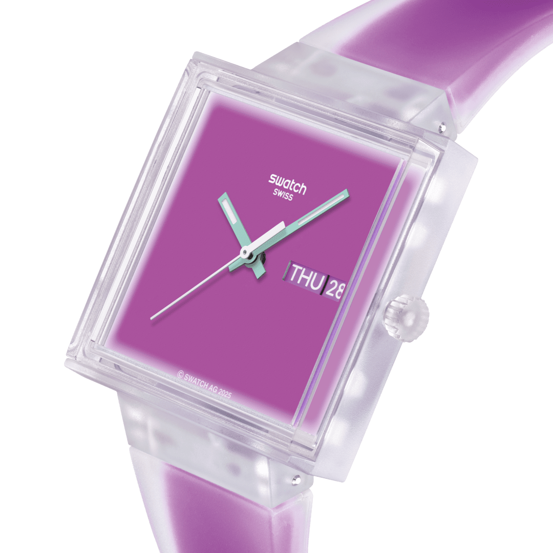 Swatch Armbanduhr, schräg: quadratisches transparentes Gehäuse, violettes Zifferblatt, grüne Zeiger