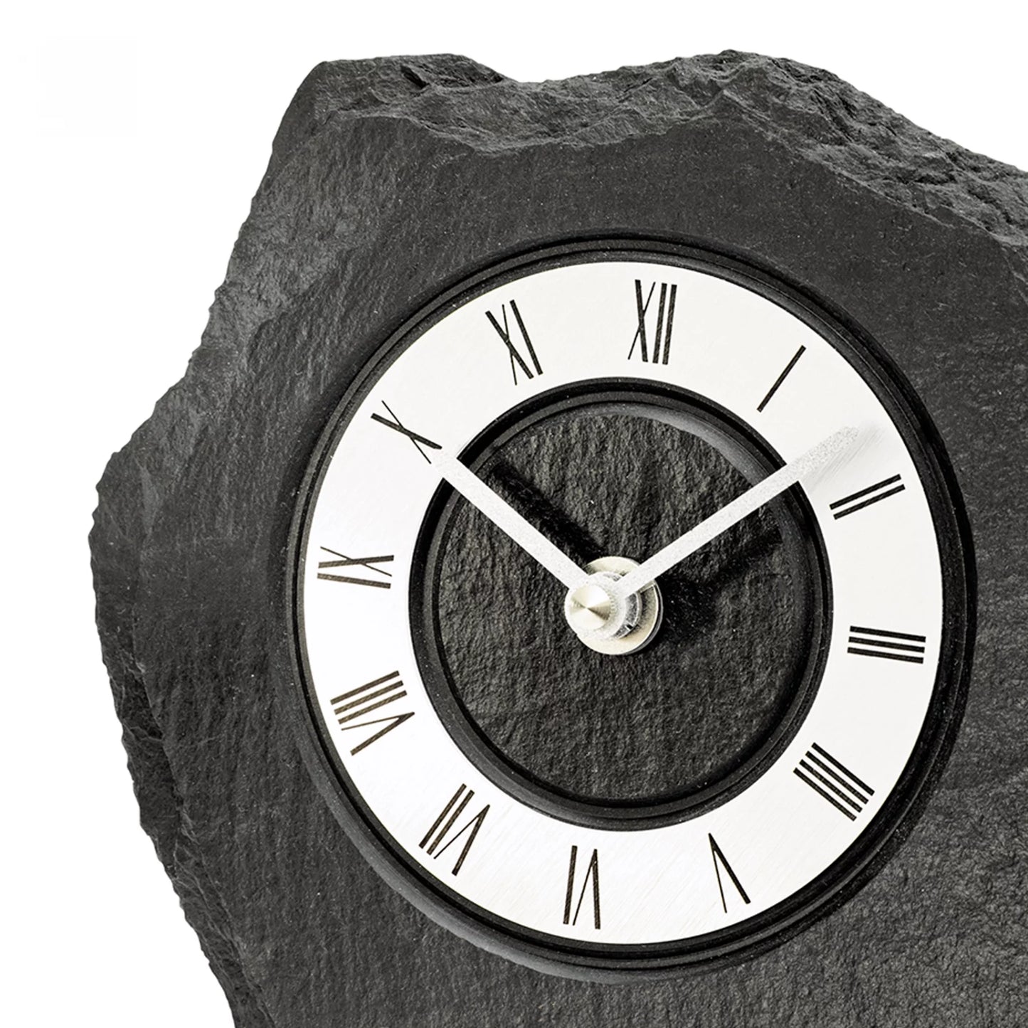Horloge de table en ardoise naturelle avec grand cadran et aiguilles, chiffres romains