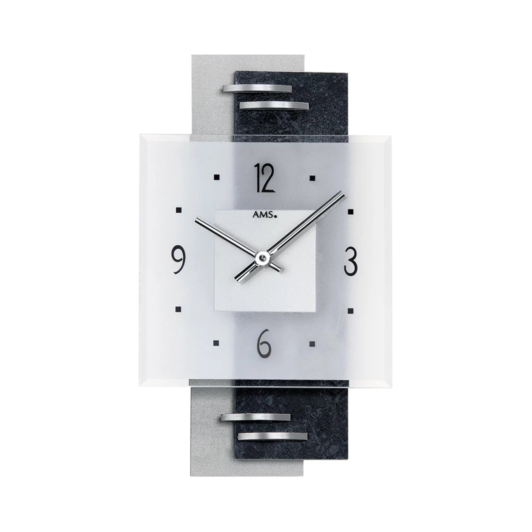 Horloge murale avec cadran blanc, chiffres noirs et aiguilles argentées, cadre en verre ardoise