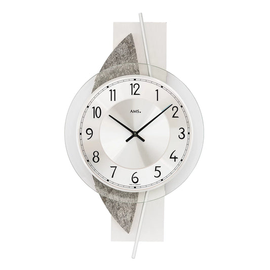 Horloge murale avec boîtier rond argenté, cadran blanc et aiguilles noires, aspect pierre