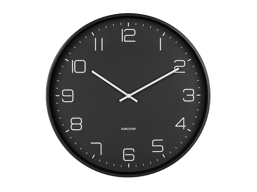 Horloge murale ronde Karlsson avec cadran noir et index des heures blancs