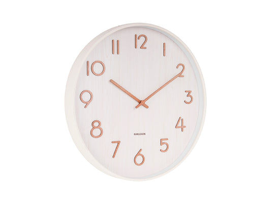 Horloge murale ronde avec cadran blanc, aiguilles brun doré et chiffres couleur cuivre