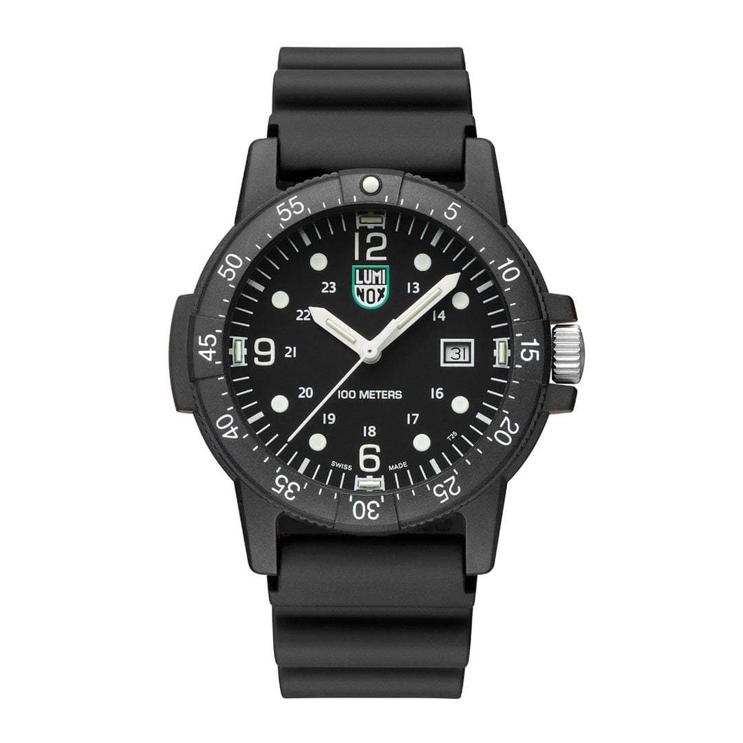 Herrenarmbanduhr von Luminox mit schwarzem Zifferblatt, Zeigern und Kautschukband