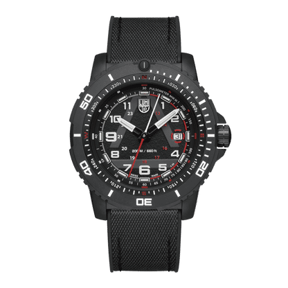 Montre homme avec cadran noir, accents rouges, bracelet textile noir et lunette encadrée