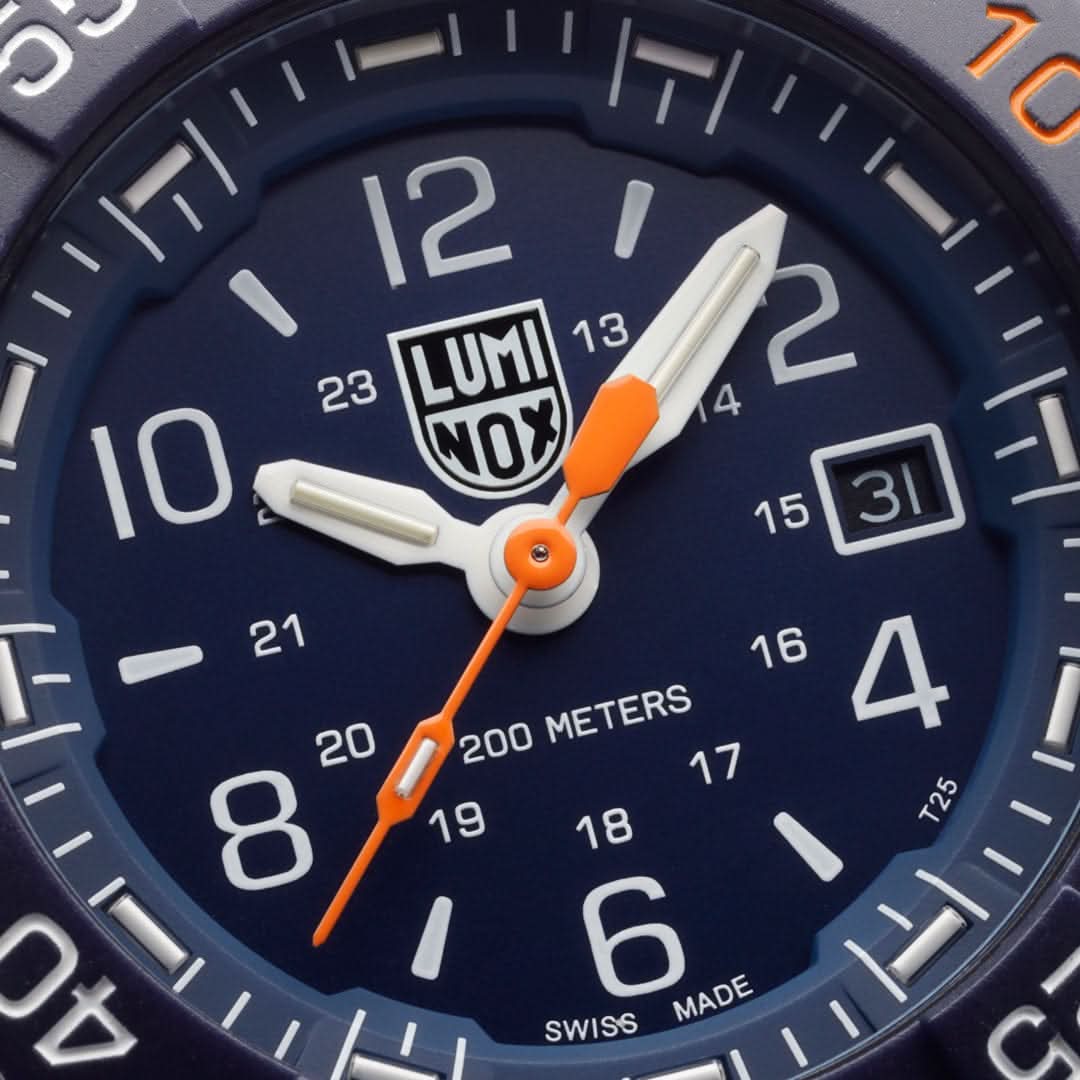 Cadran de montre pour homme avec aiguilles lumineuses, guichet date et chiffres arabes