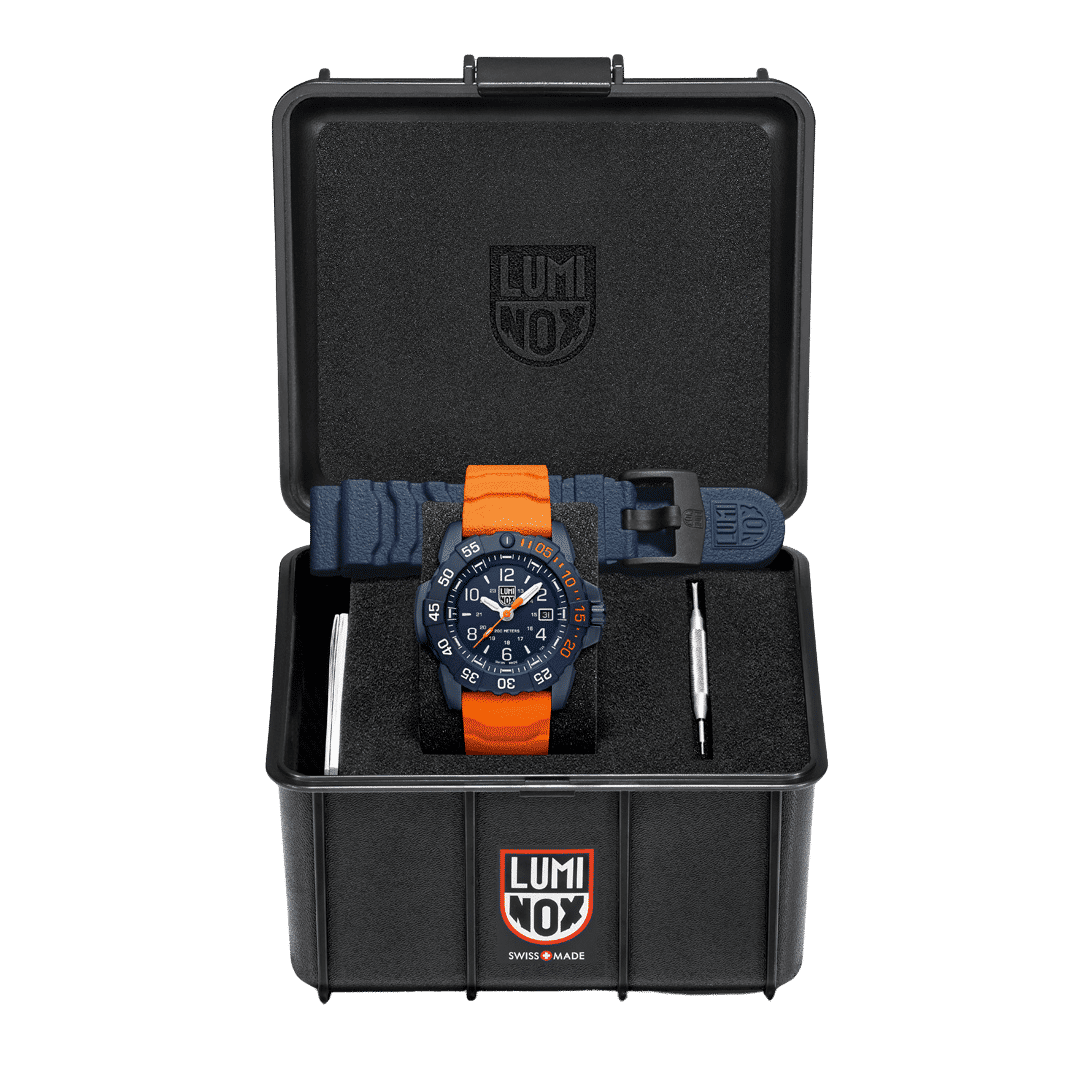 Montre pour homme dans un étui noir avec bracelet bleu-orange et outil