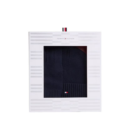 Tommy Hilfiger Beanie in dunkler Farbe, verpackt im Karton