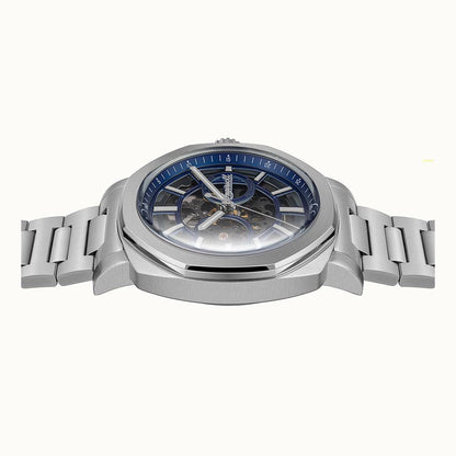 Herrenarmbanduhr von schräg oben: blaues Zifferblatt, offenes Werk, Edelstahlarmband