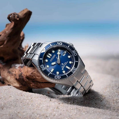 Montre pour femme avec cadran bleu, bracelet en acier inoxydable et lunette de plongée