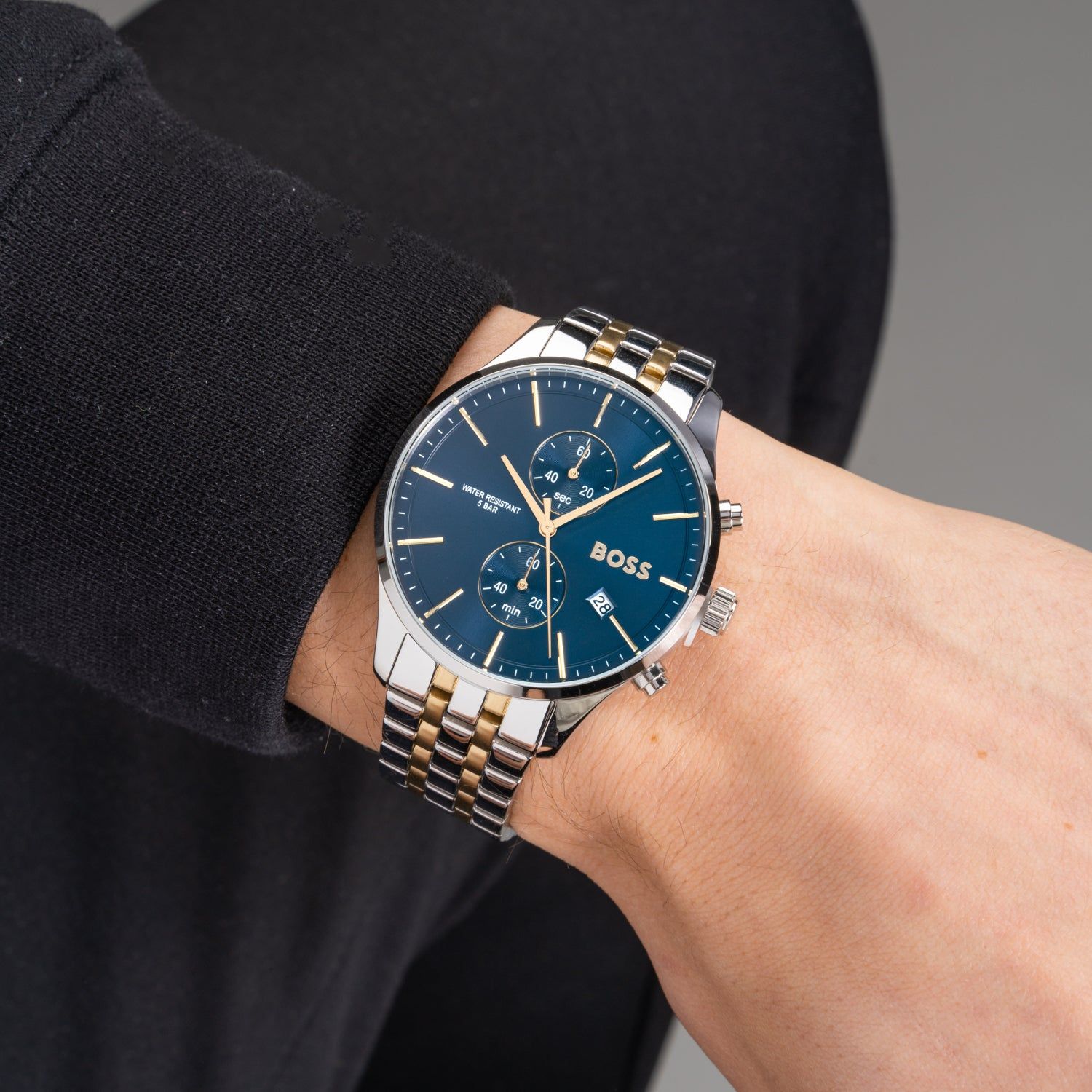 Herrenarmbanduhr BOSS mit Quarzwerk, blauem Zifferblatt, Datum, zweifarbigem Edelstahlband