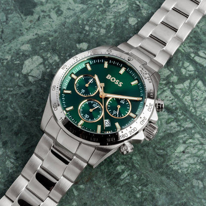 Chronograph-Armbanduhr BOSS Hero mit grünem Zifferblatt, goldfarbenen Details und Edelstahlband