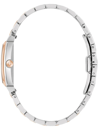 Bicolor Edelstahlarmband einer Damenuhr mit Gliedern in Silber und Roségold