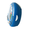 Réveil ballon de foot bleu, vue de côté en biais et détails de ballon sur le bord