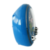 Réveil bleu de côté, fenêtre avant visible et détails de football sur le boîtier