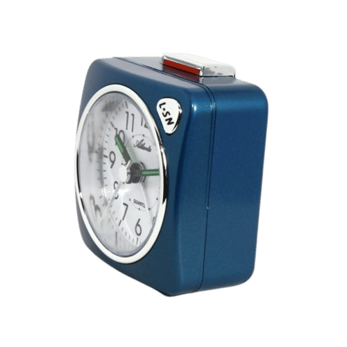Réveil bleu en profil latéral avec cadran analogique rond et insert rouge sur le dessus