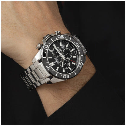 Herrenuhr am Handgelenk mit schwarzem Ziffernblatt und Edelstahlarmband, Chronograph