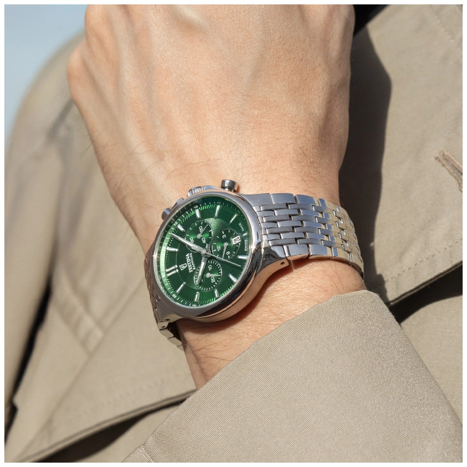 Festina Herrenuhr am Handgelenk mit grünem Zifferblatt und Edelstahlarmband
